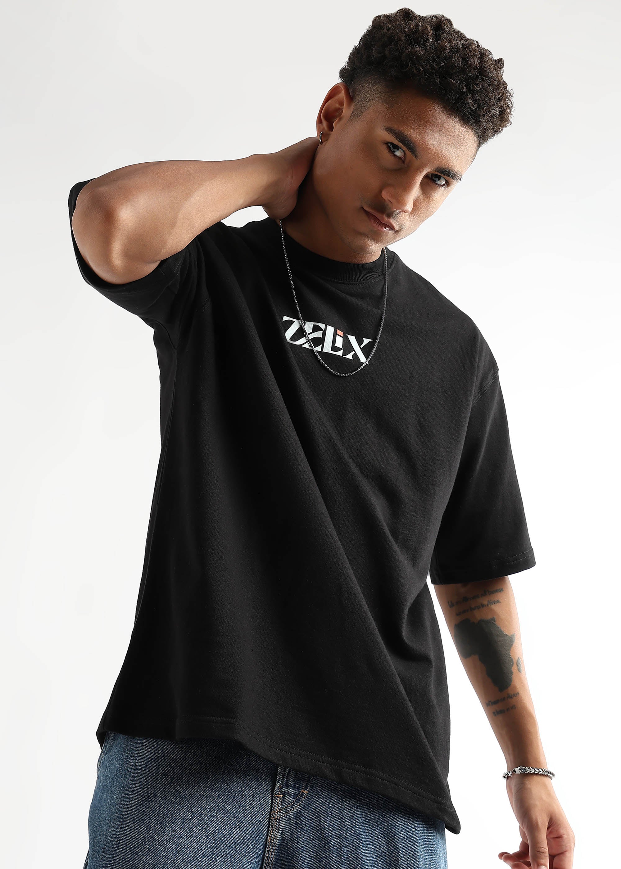 Drop shoulder relaxed fit black streetwear tee