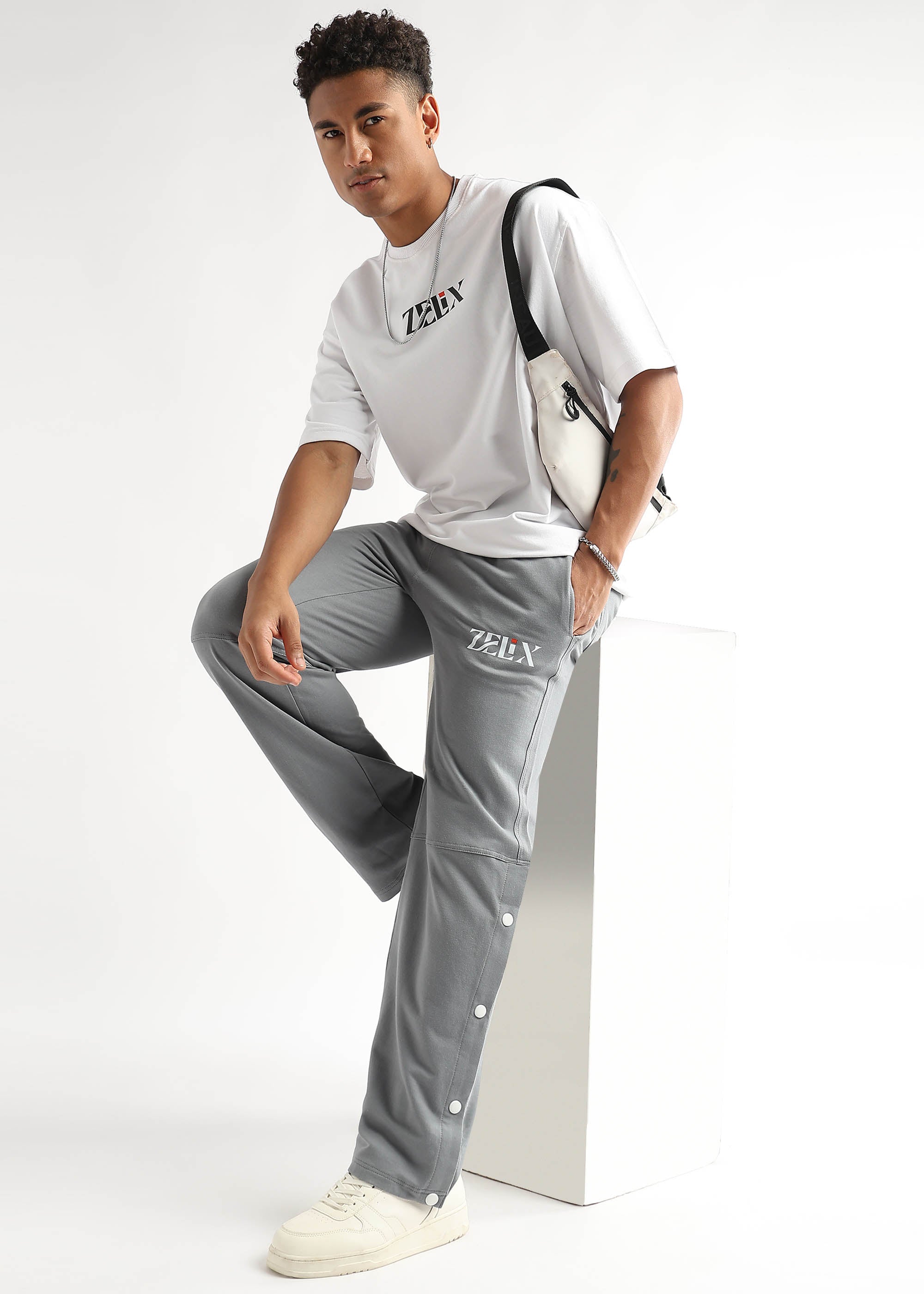 Relaxed fit cotton joggers with street style print