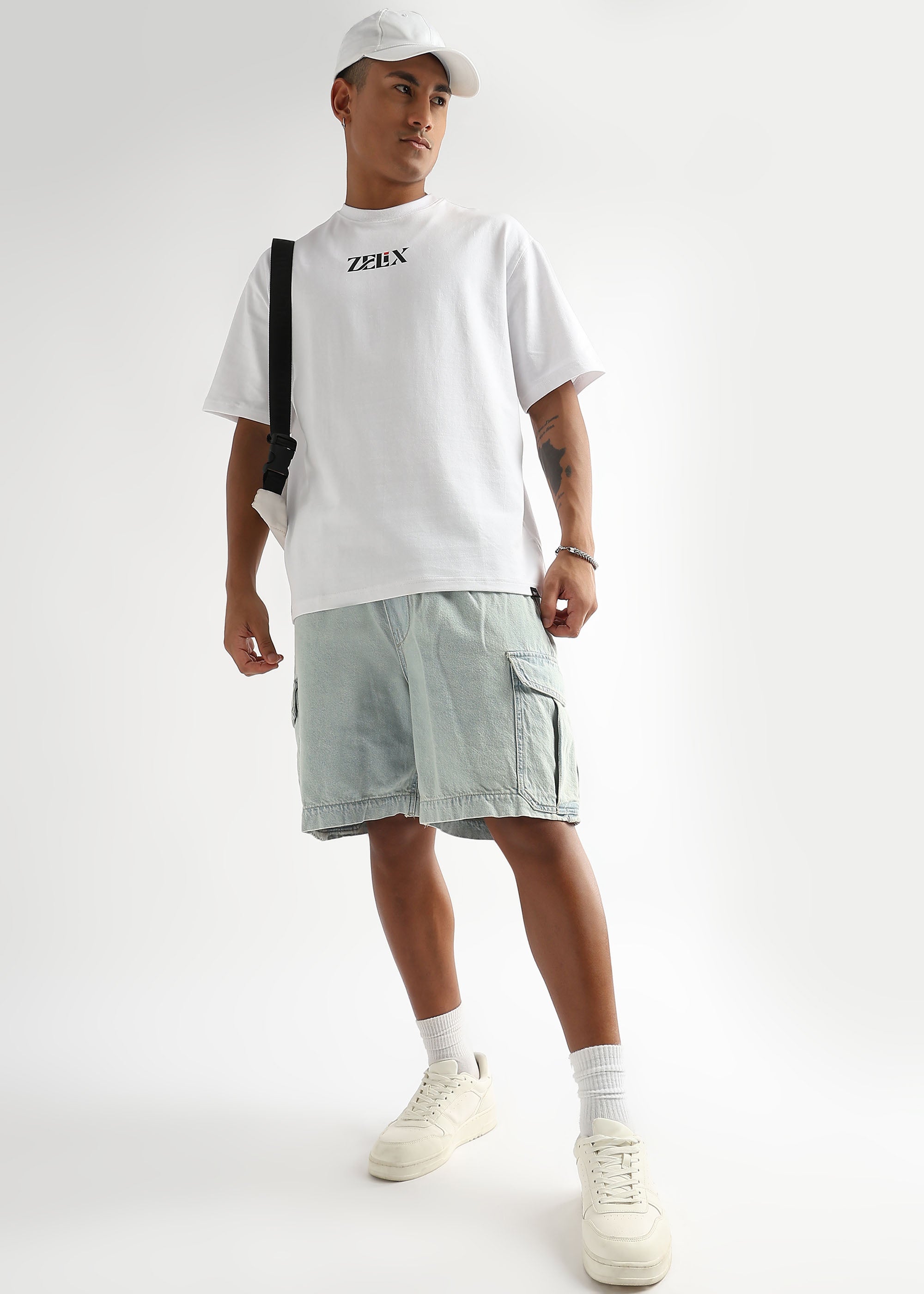 White streetwear t-shirt for men and women