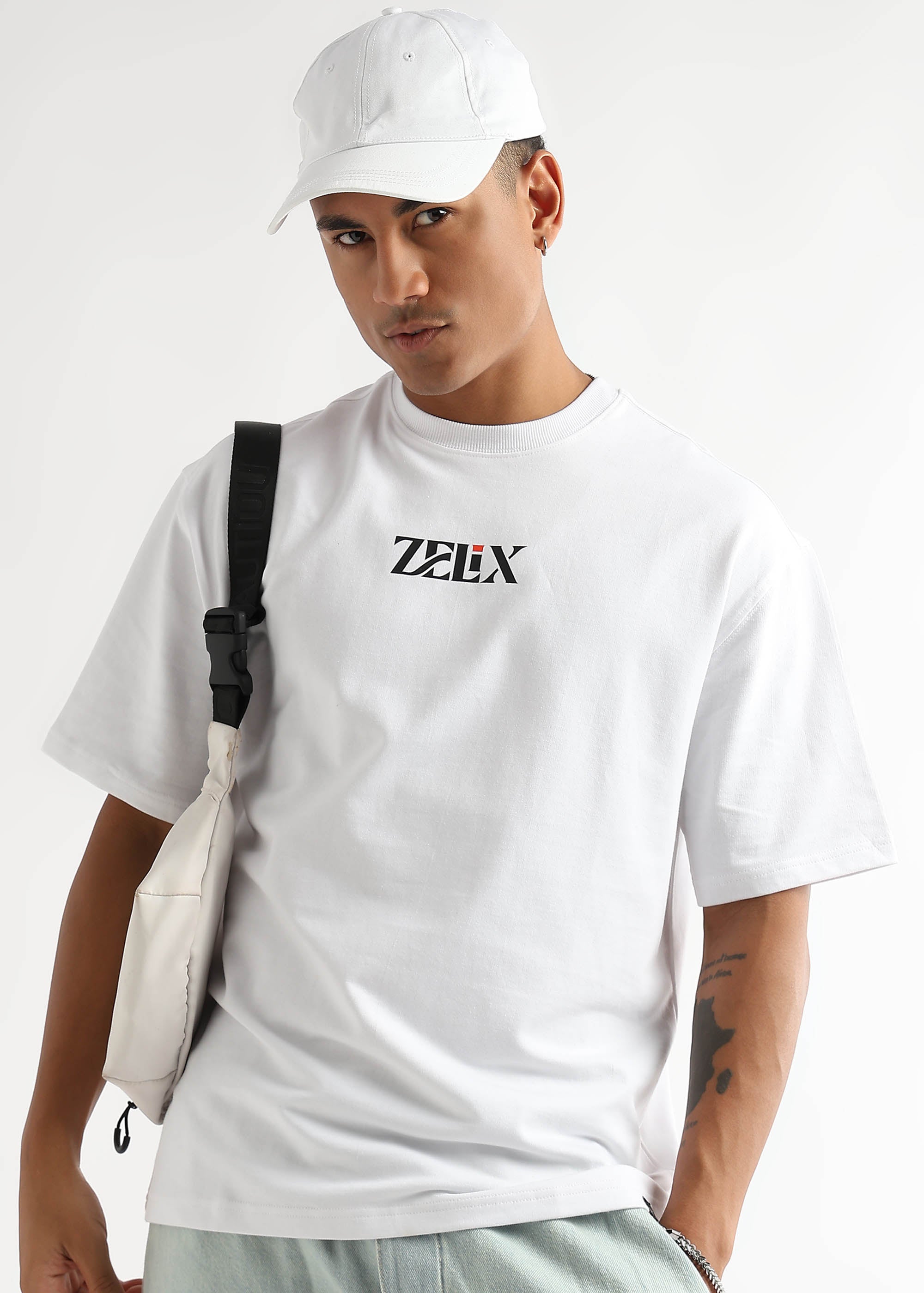 Comfortable oversized t-shirt with adventure-themed print