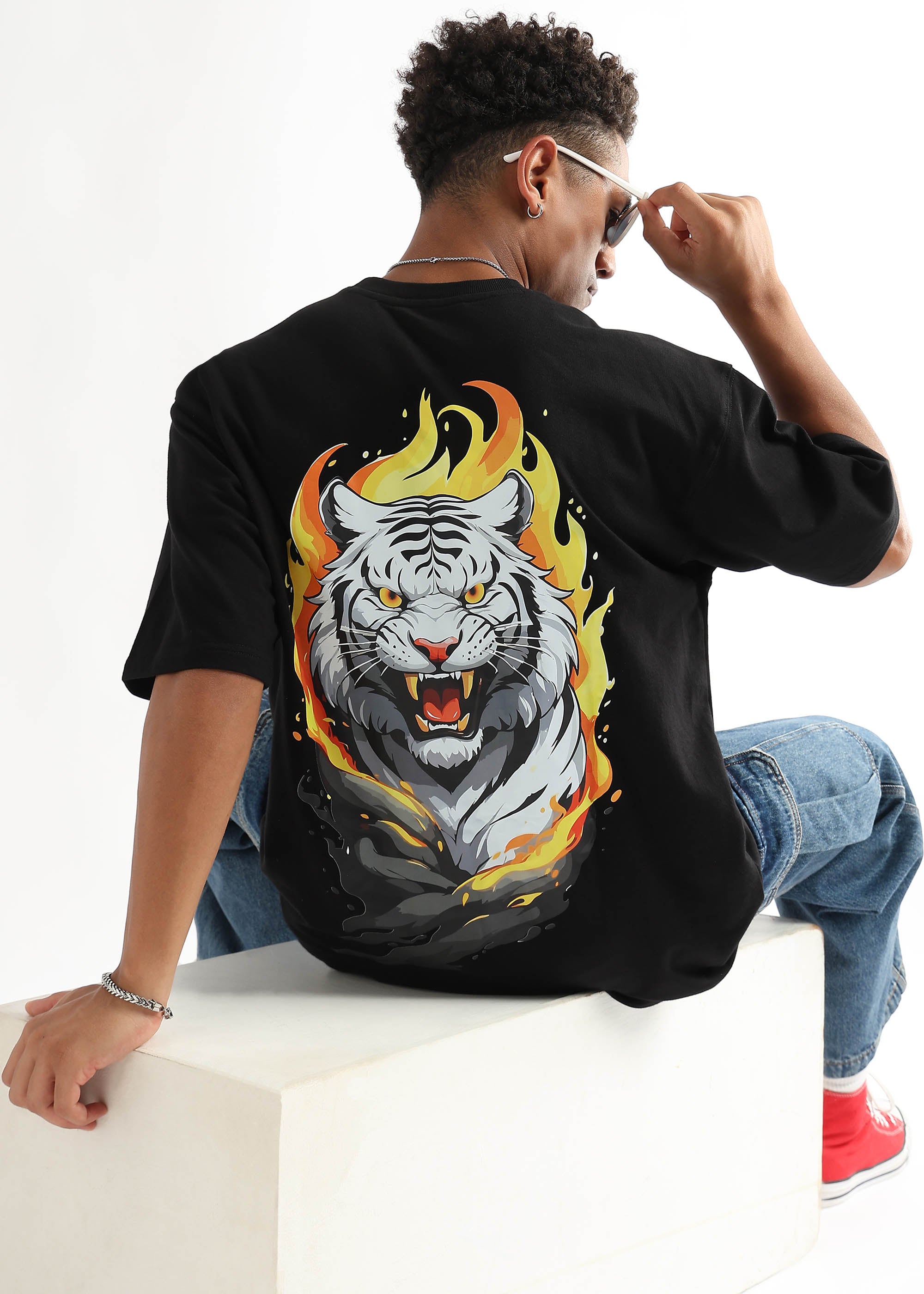 Unisex streetwear oversized black graphic tee