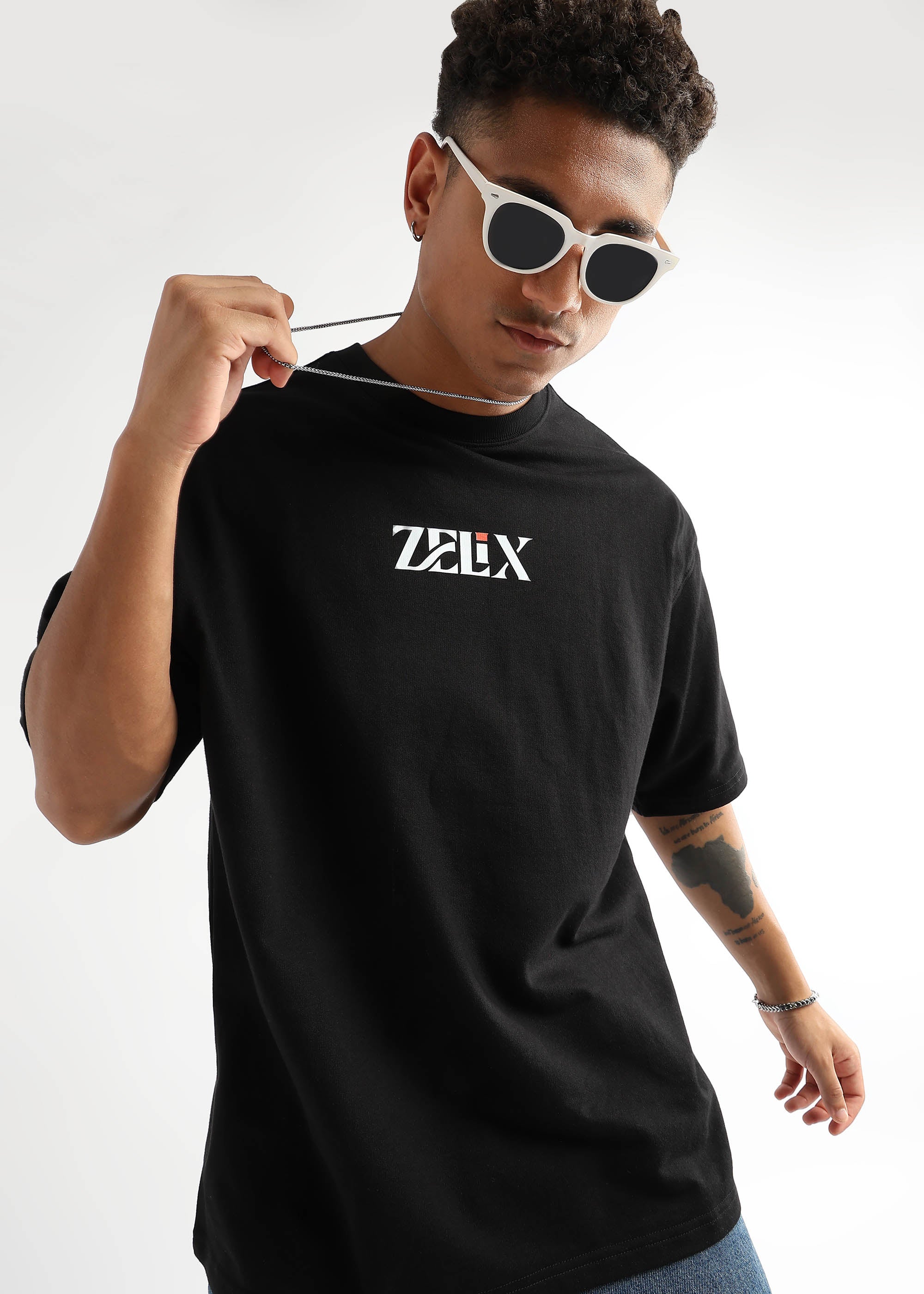 Breathable cotton oversized t-shirt black with white print