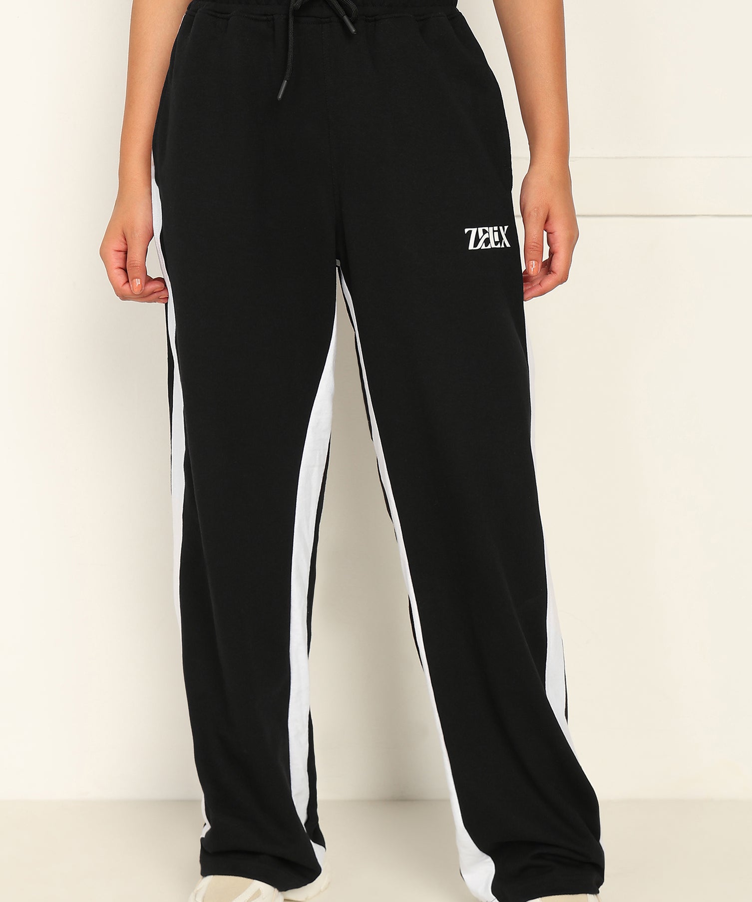 Women Static Baggy Jogger Black White