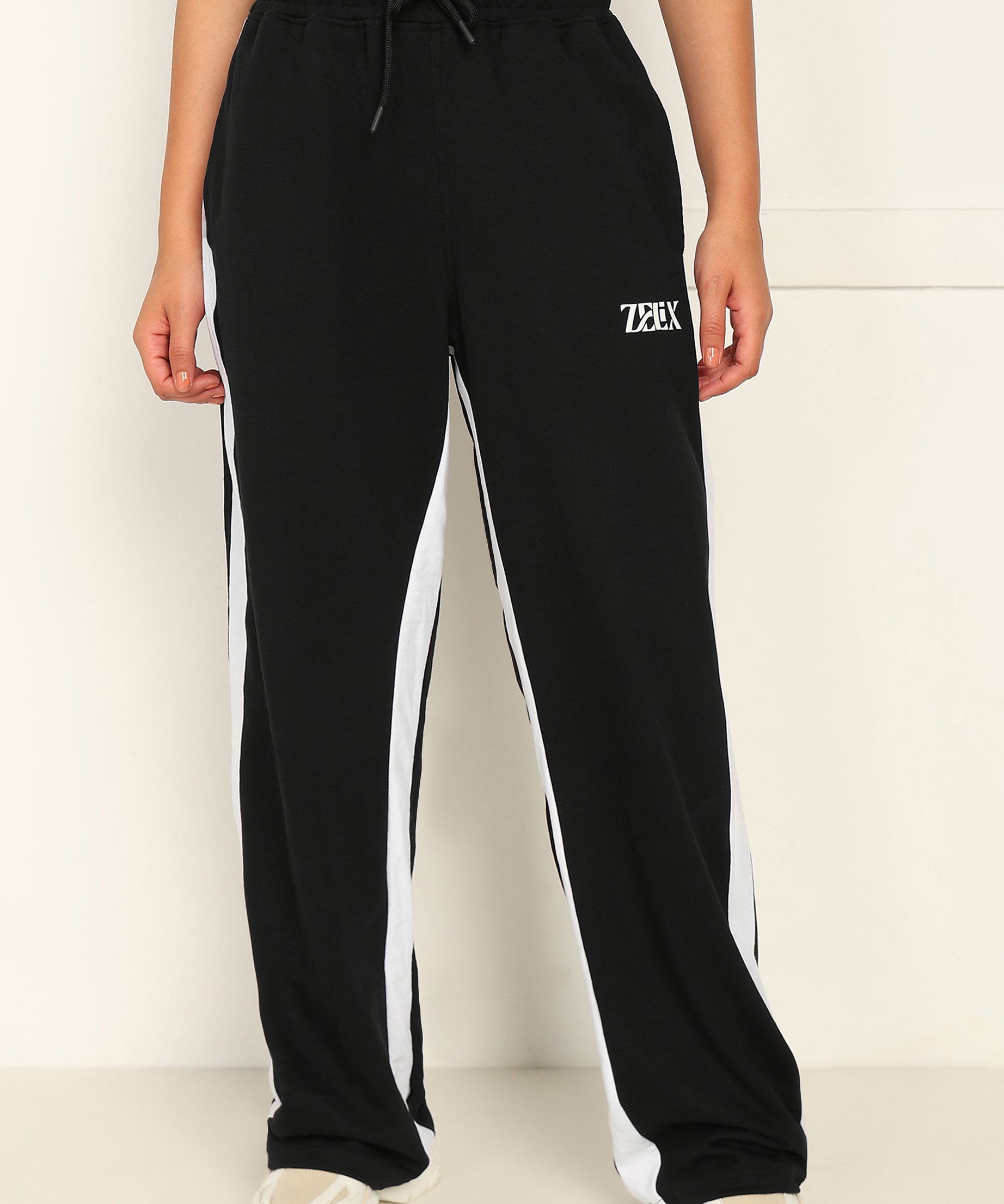WOMEN STATIC BAGGY JOGGERS BLACK - WHITE
