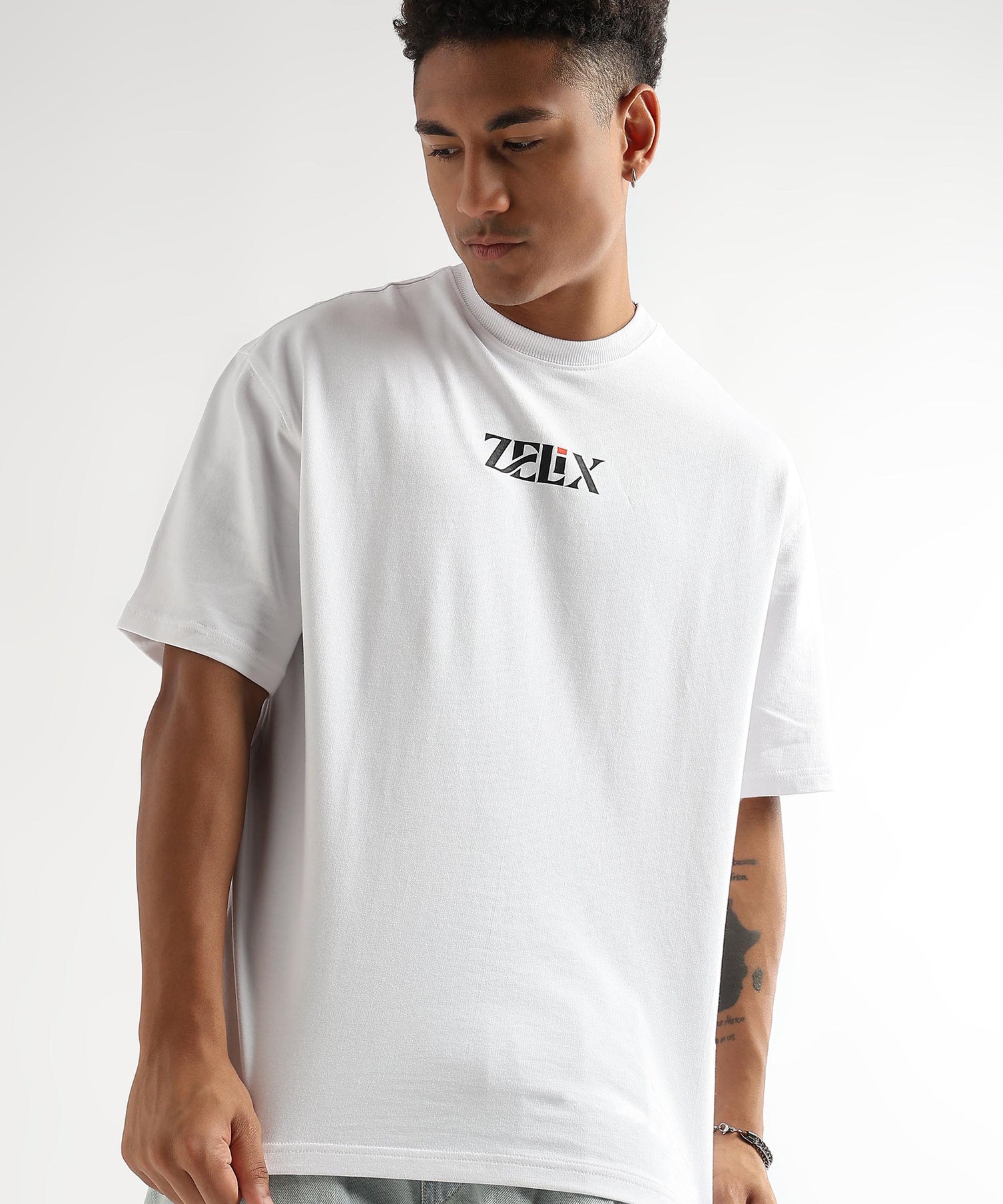Trendy white graphic tee for casual fashion lovers
