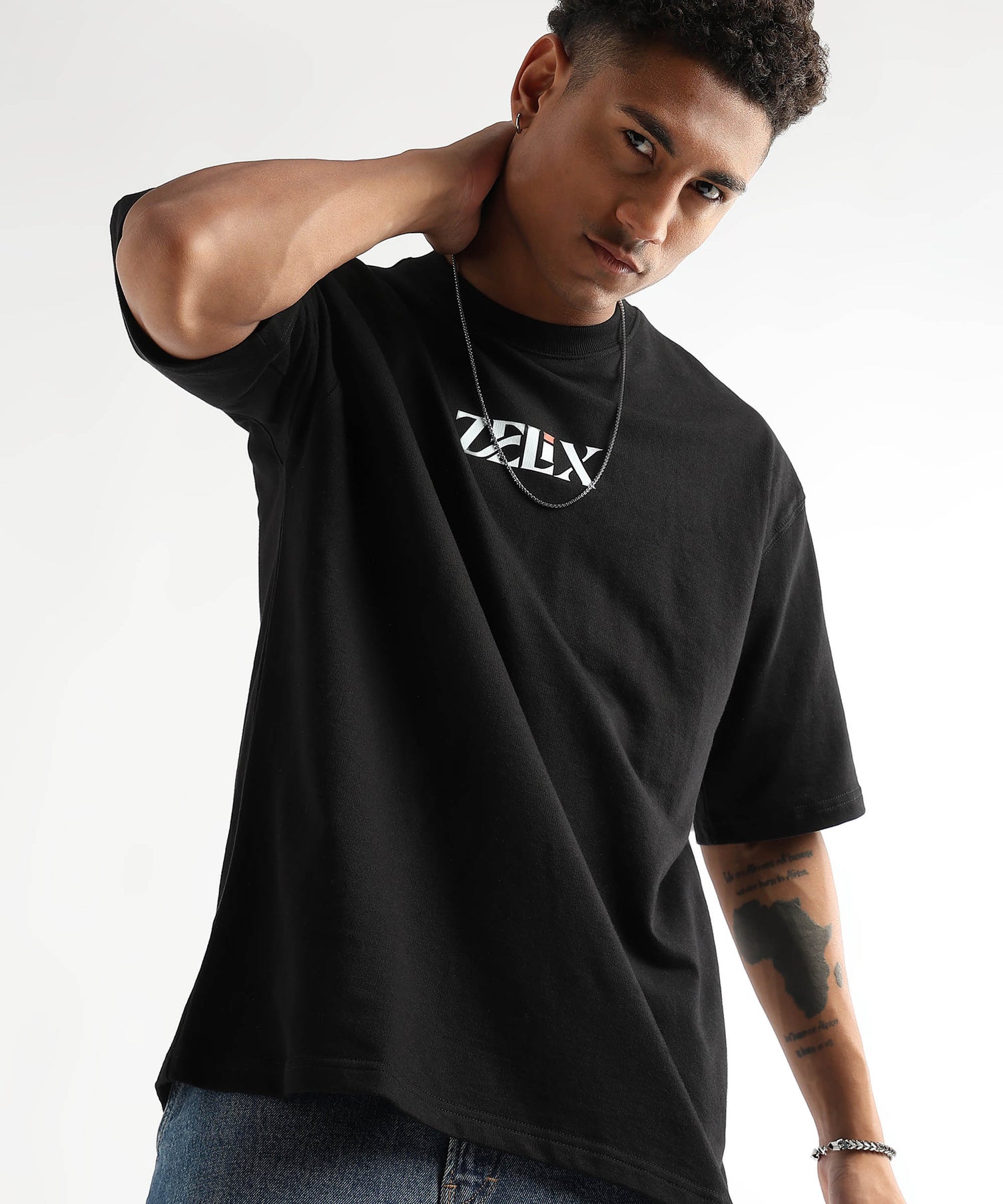 Drop shoulder relaxed fit black streetwear tee