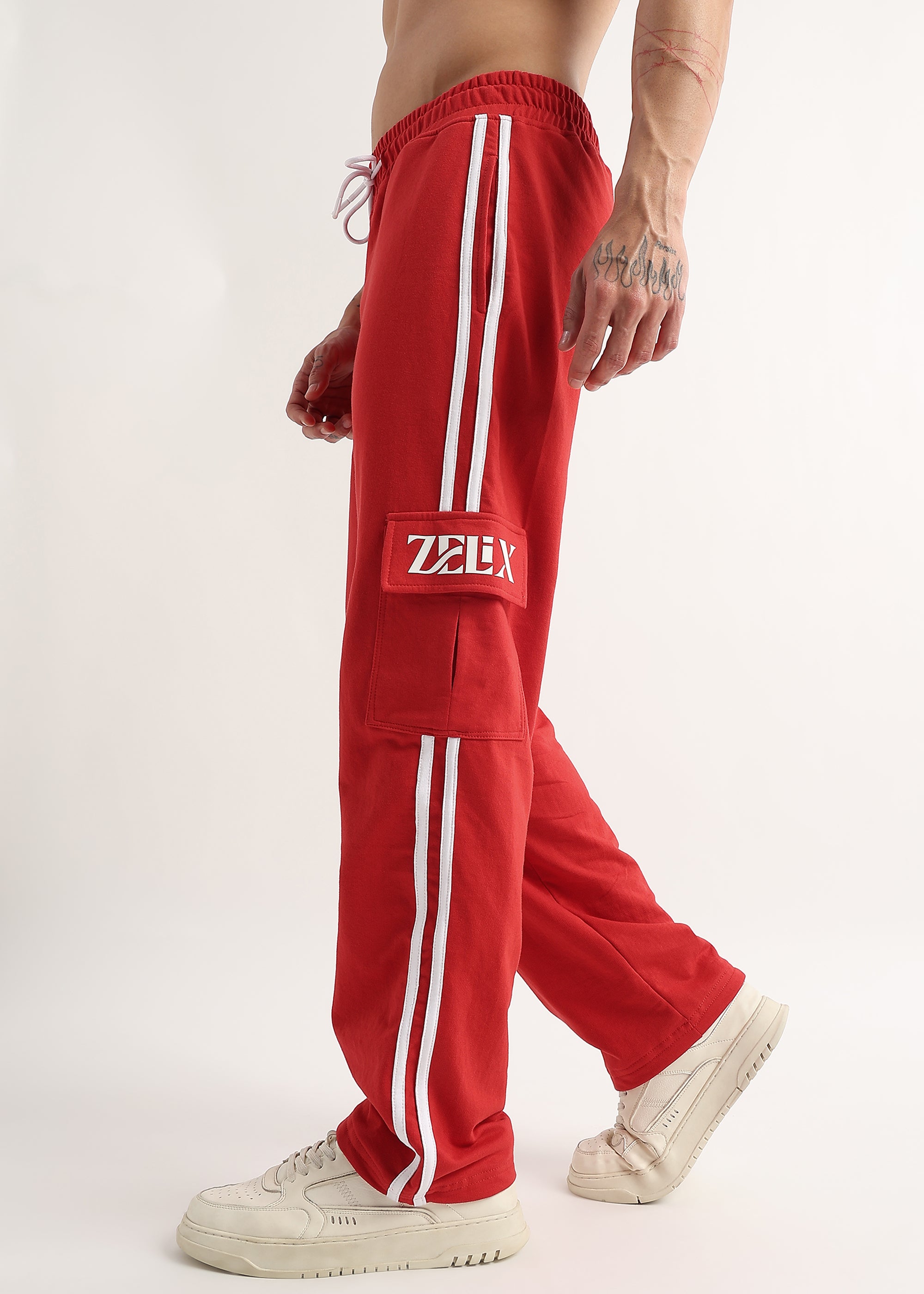 SCARLET STRIDE 5 POCKET JOGGER (RED)