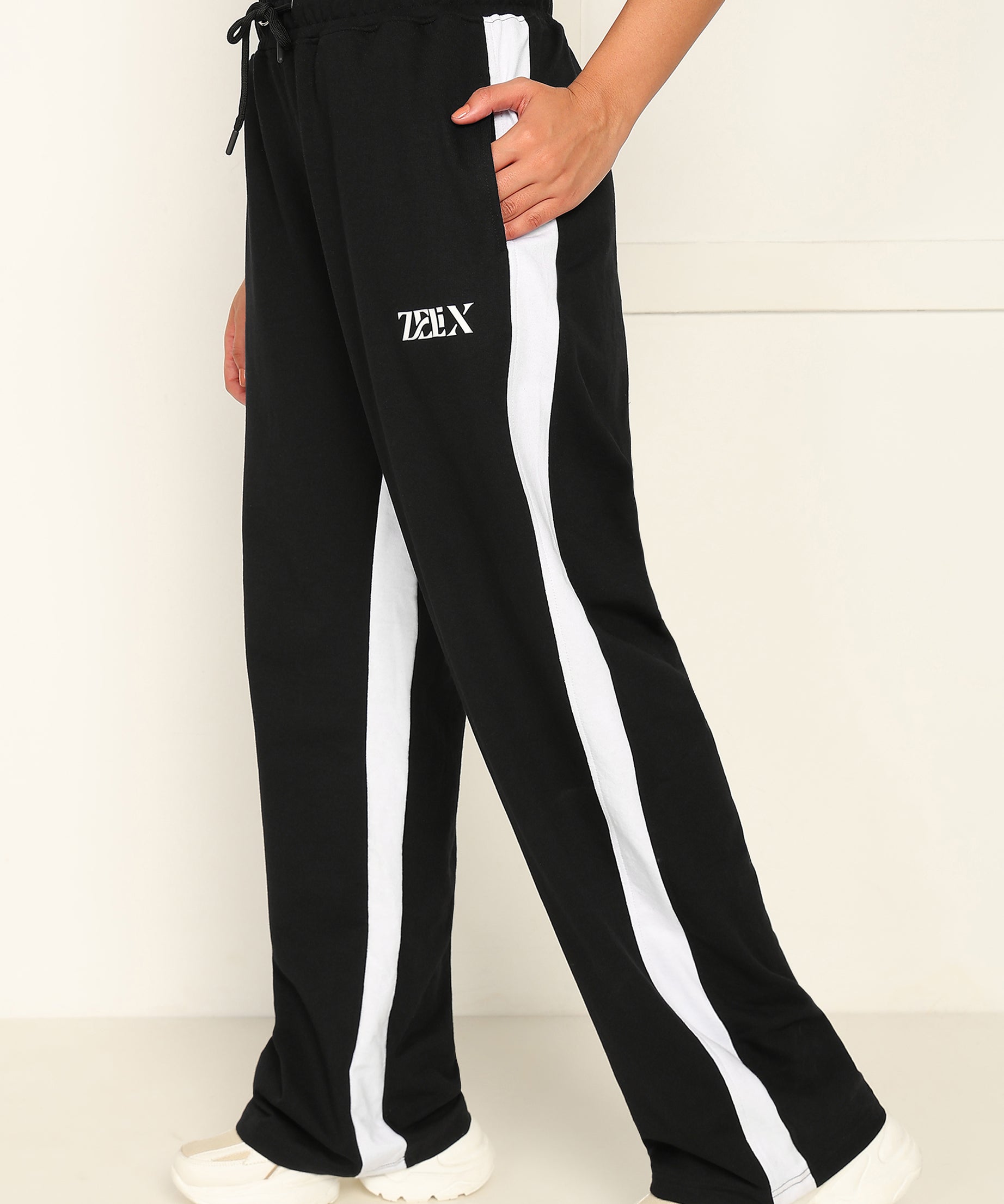 WOMEN STATIC BAGGY JOGGERS BLACK - WHITE
