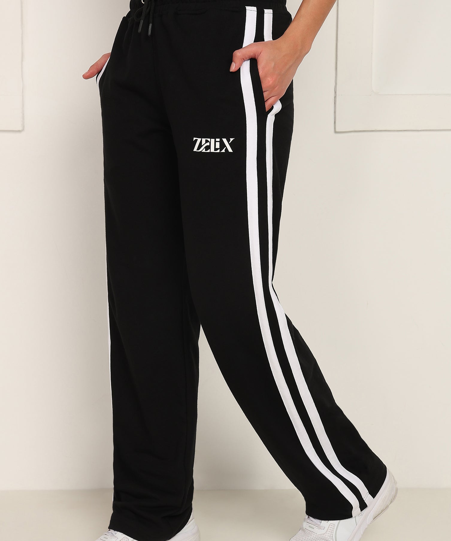 Women Titan Stripe Jogger Black White