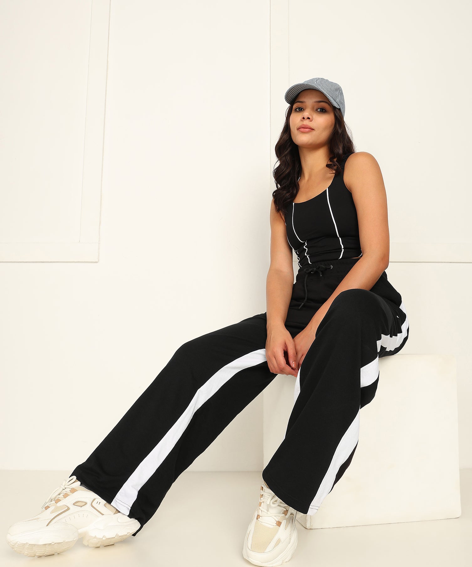 Women Static Baggy Jogger Black White
