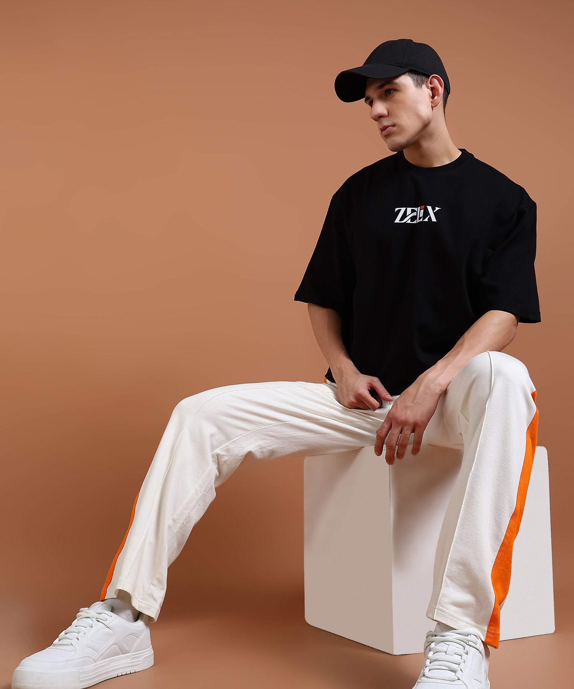 Drop shoulder black oversized casual t-shirt