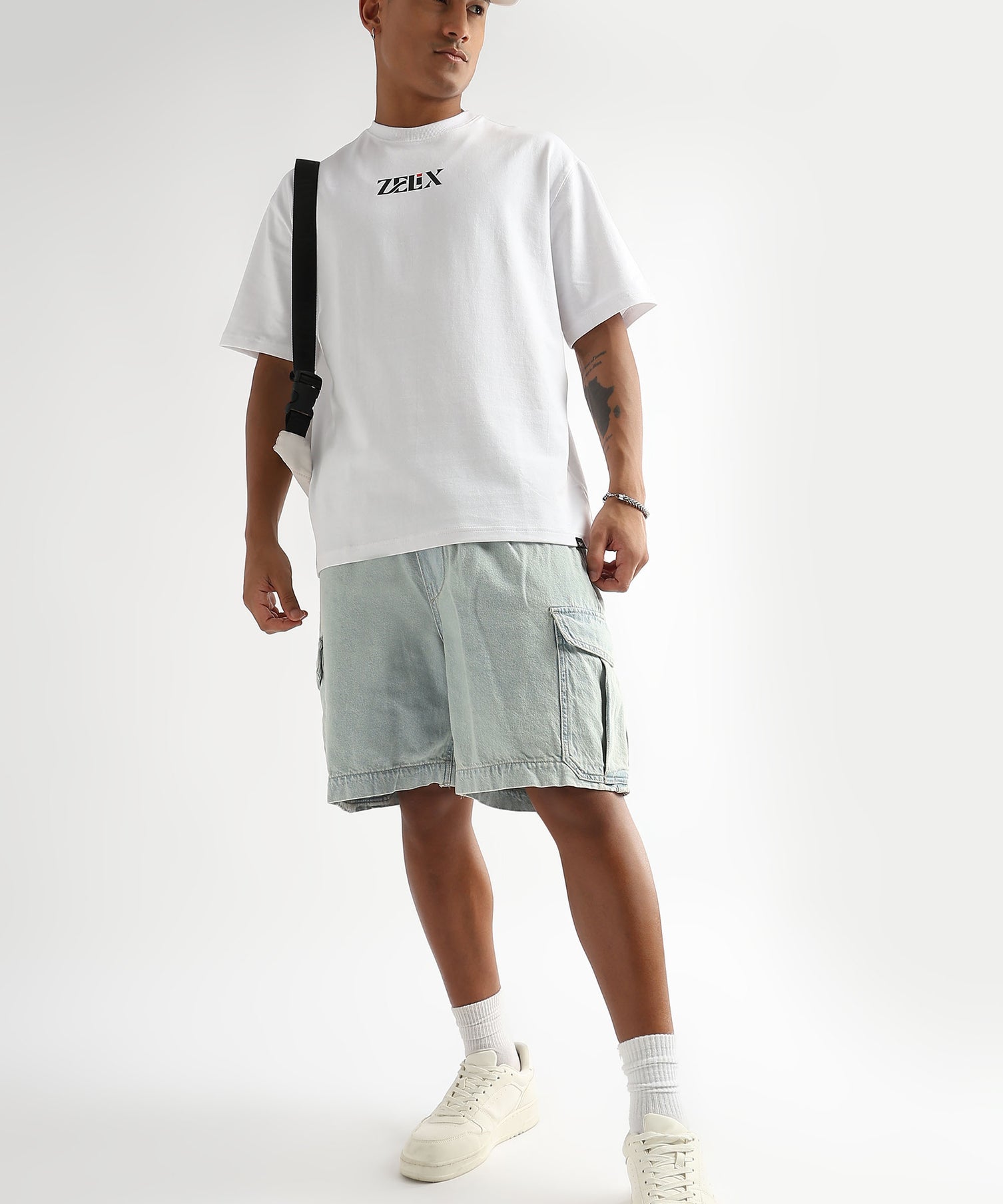 White streetwear t-shirt for men and women