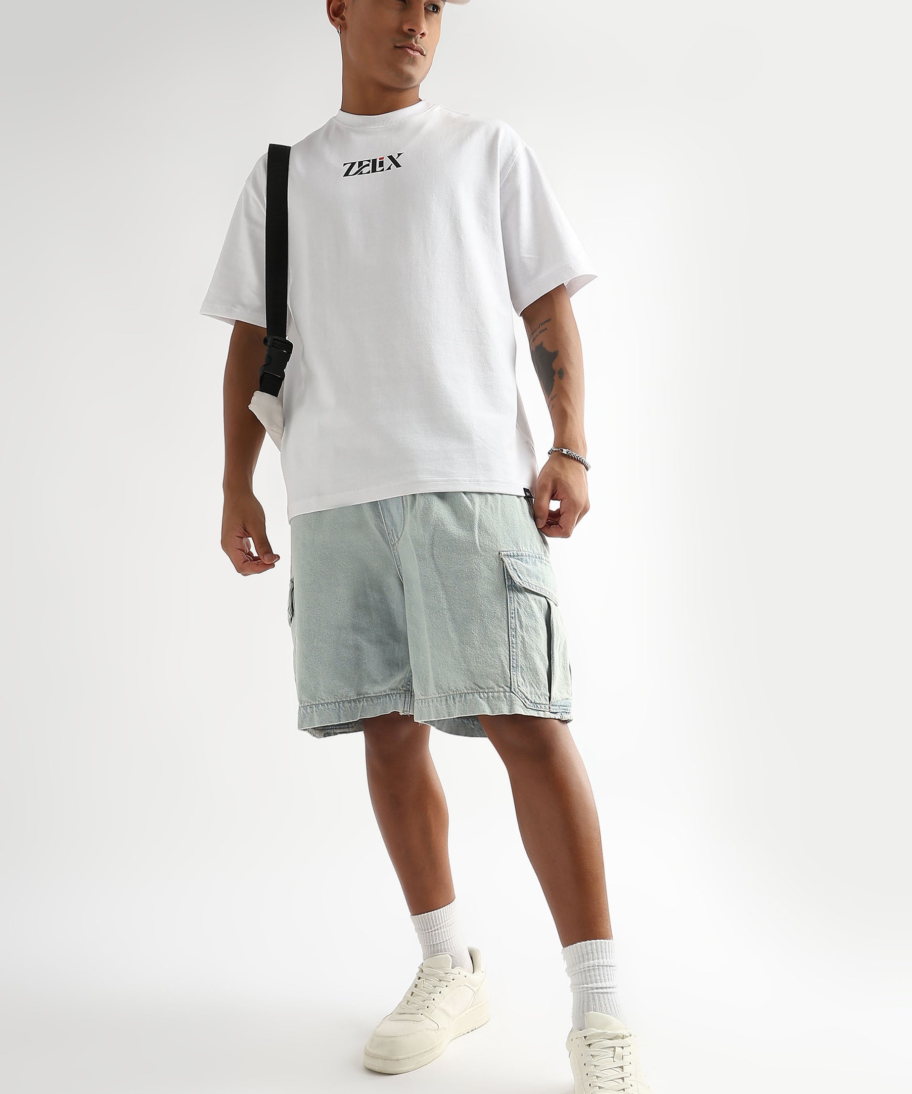 White streetwear t-shirt for men and women