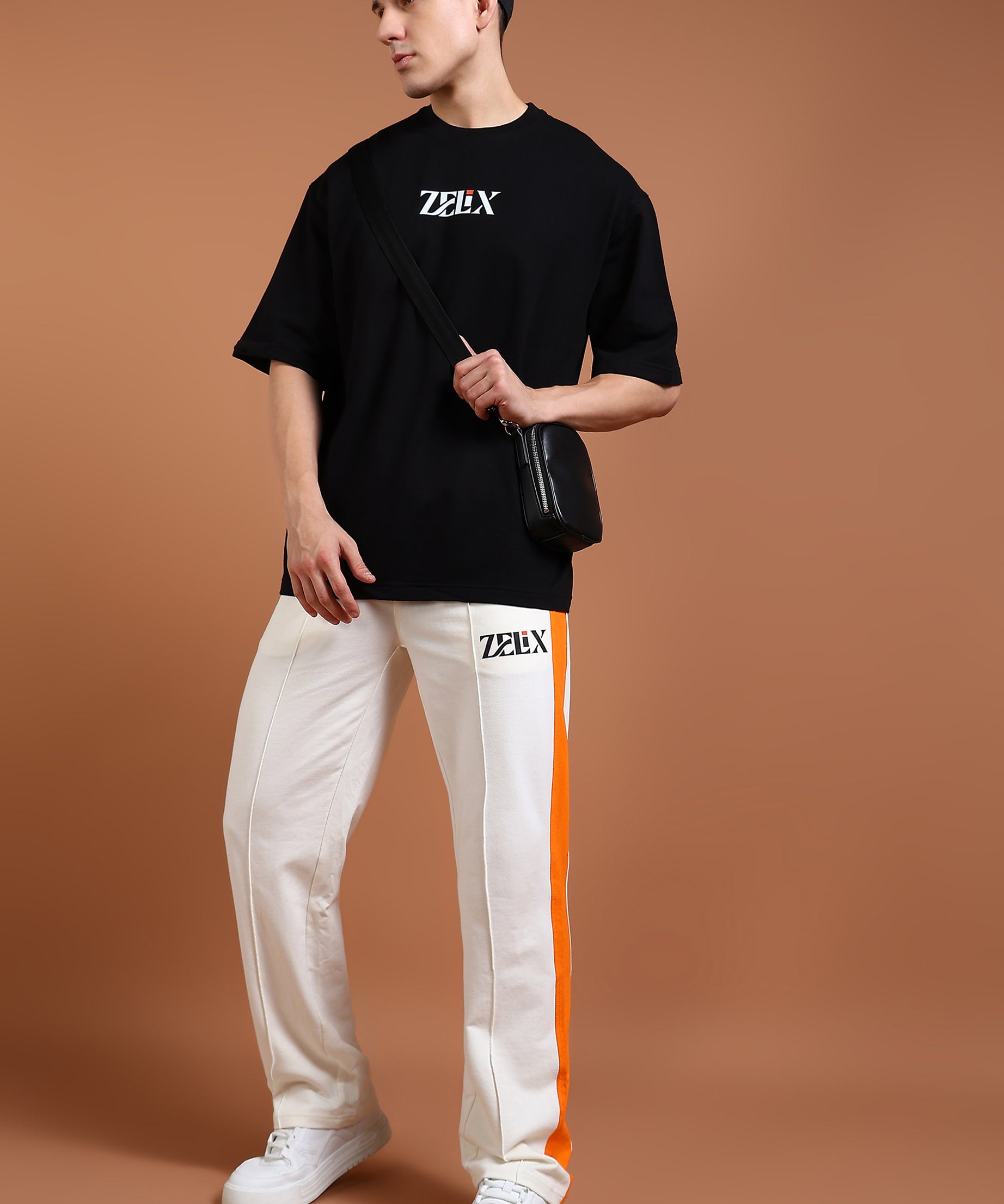 Contrast jogger pants off-white with orange design