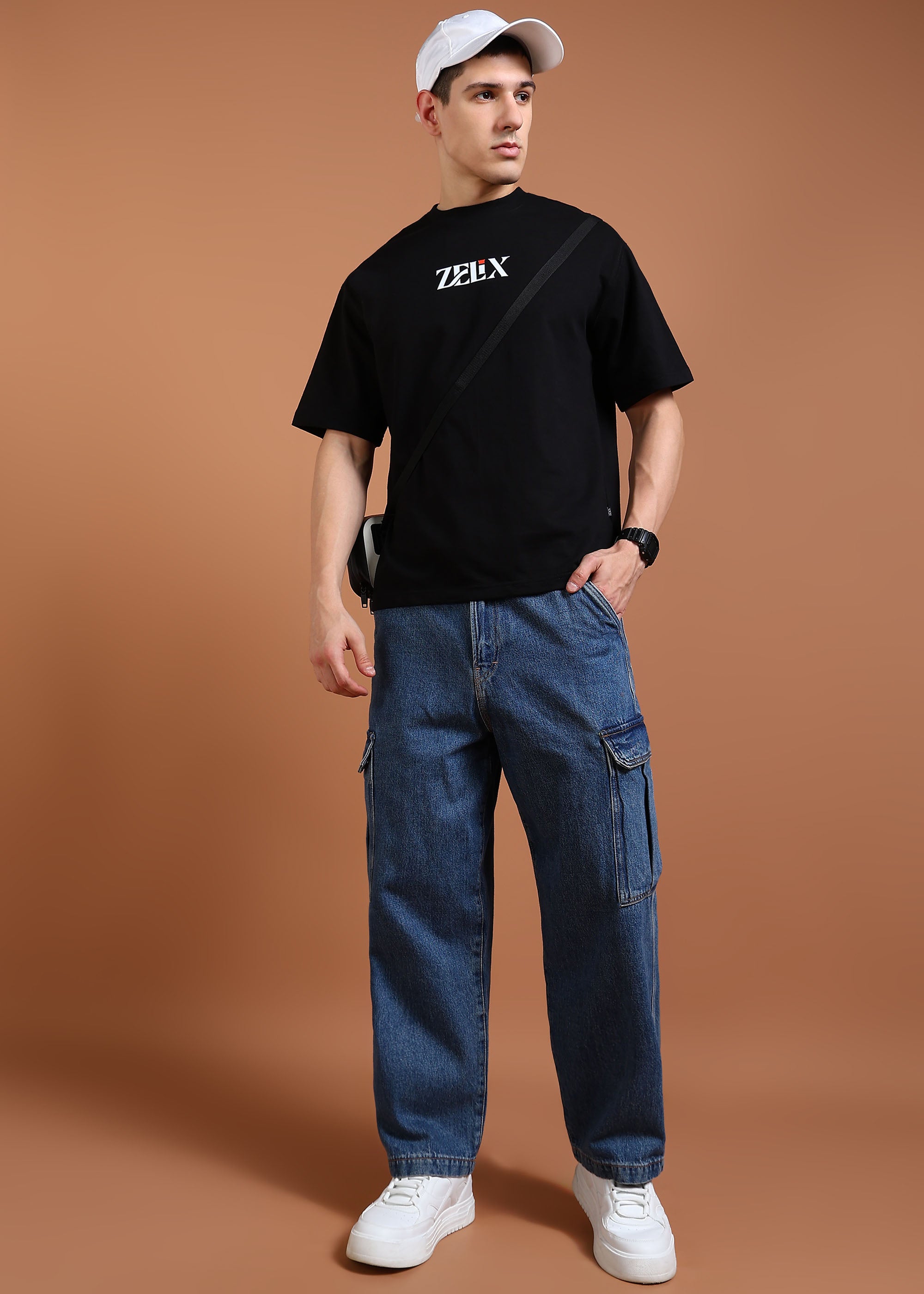 Relaxed fit black oversized unisex streetwear tee