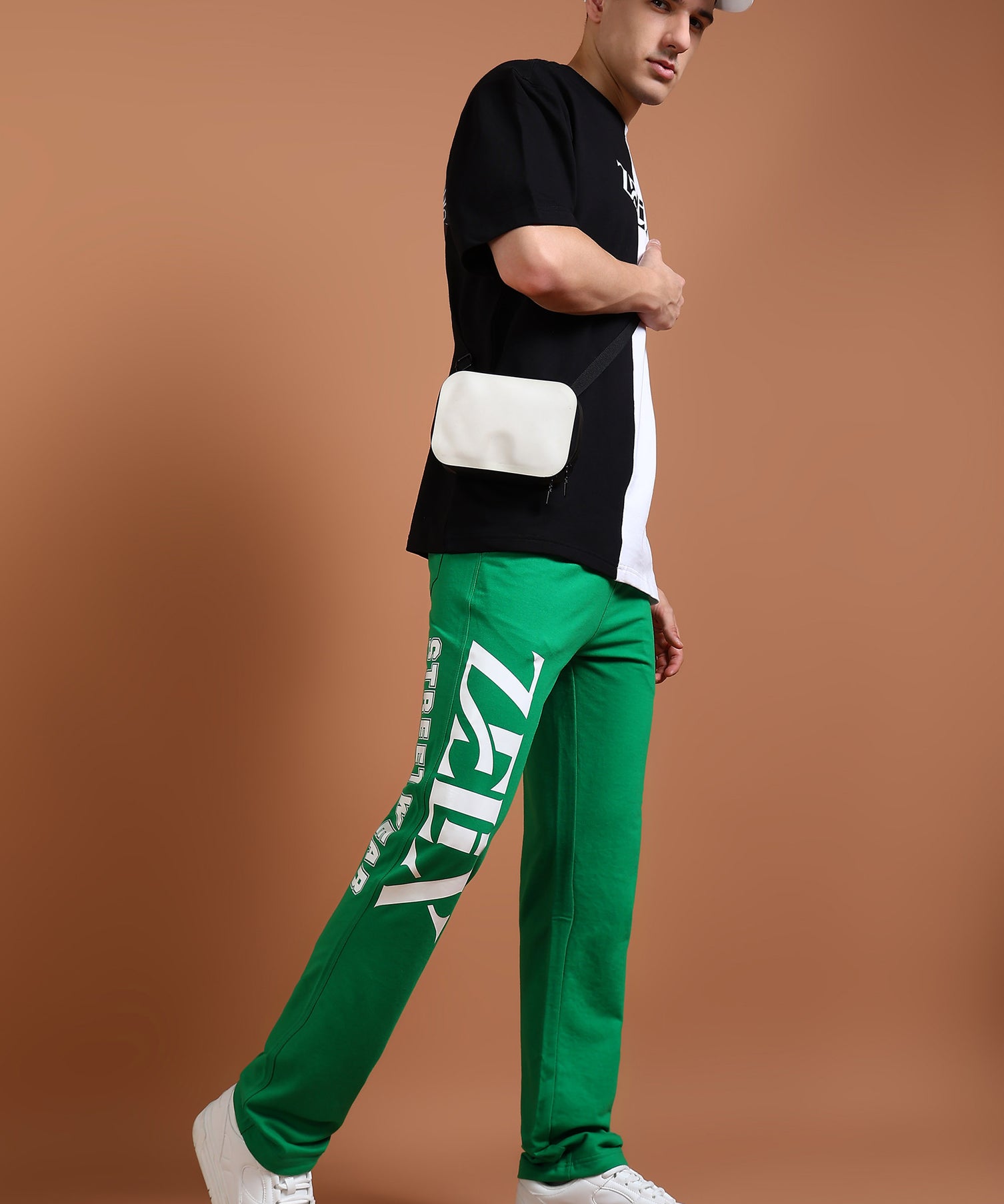 Comfortable tapered joggers in green streetwear style