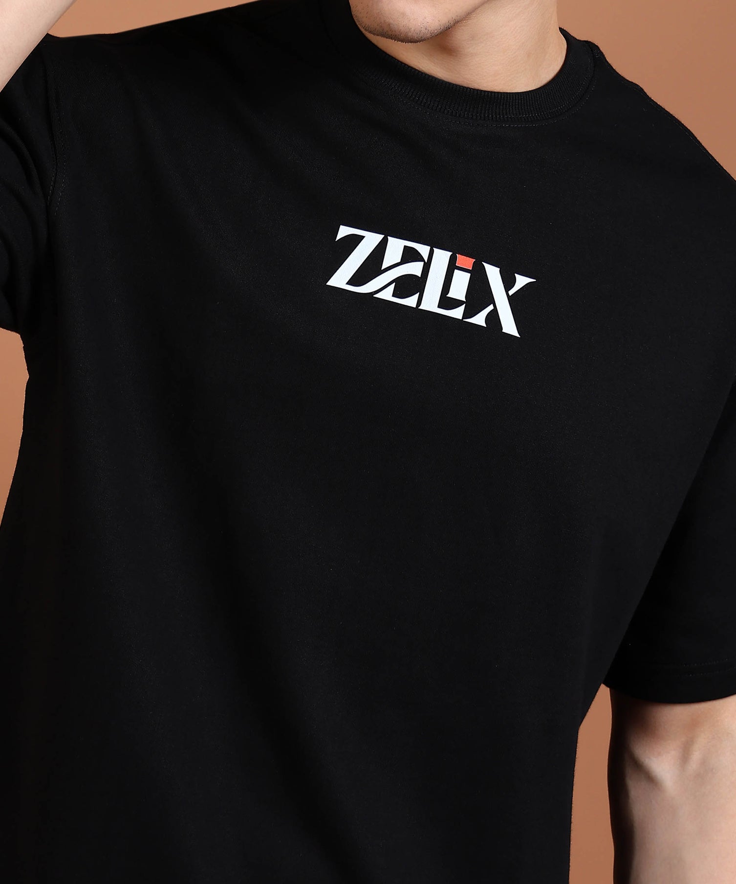 Casual black oversized Bizarre Bear graphic tee
