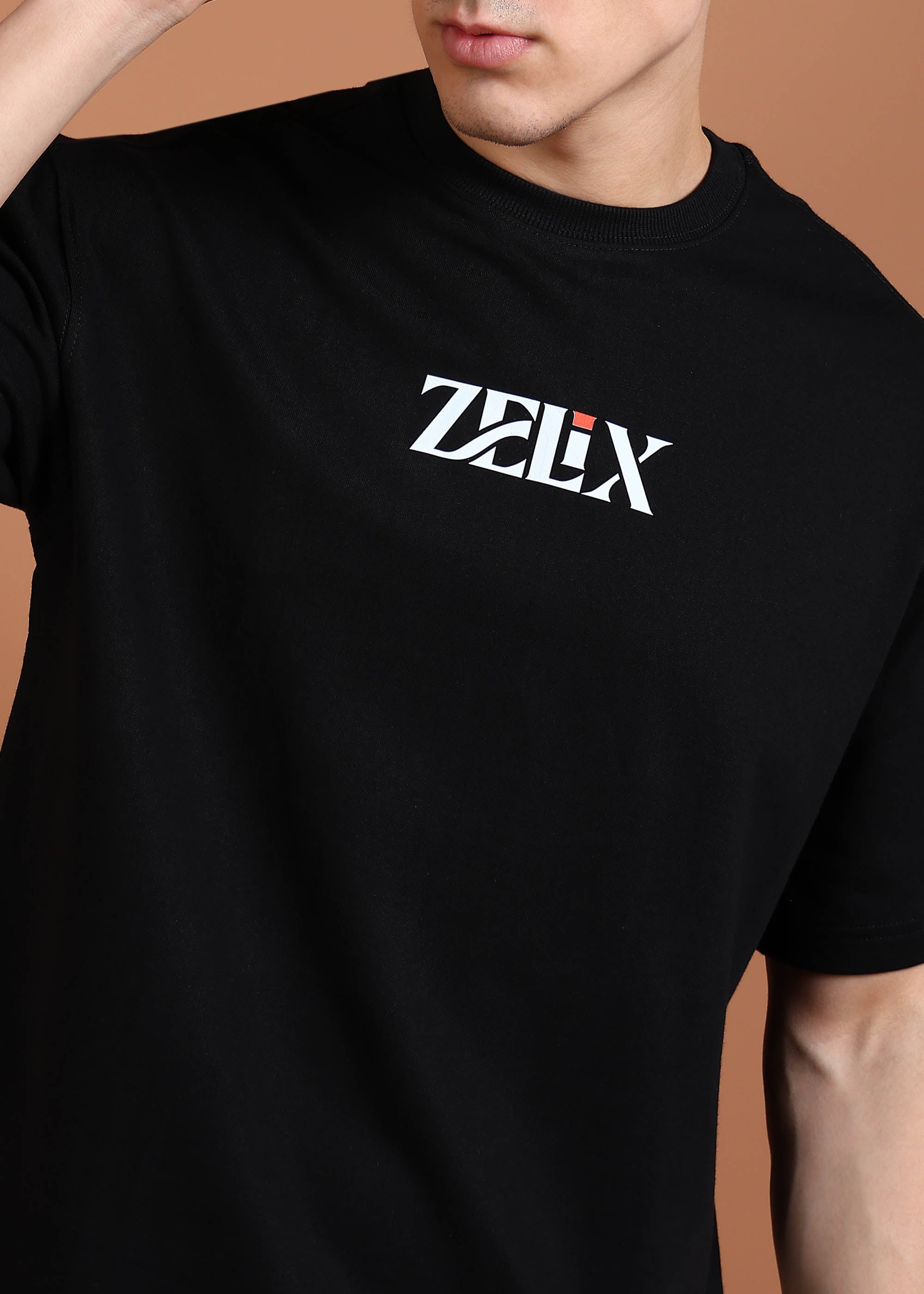 Casual black oversized Bizarre Bear graphic tee