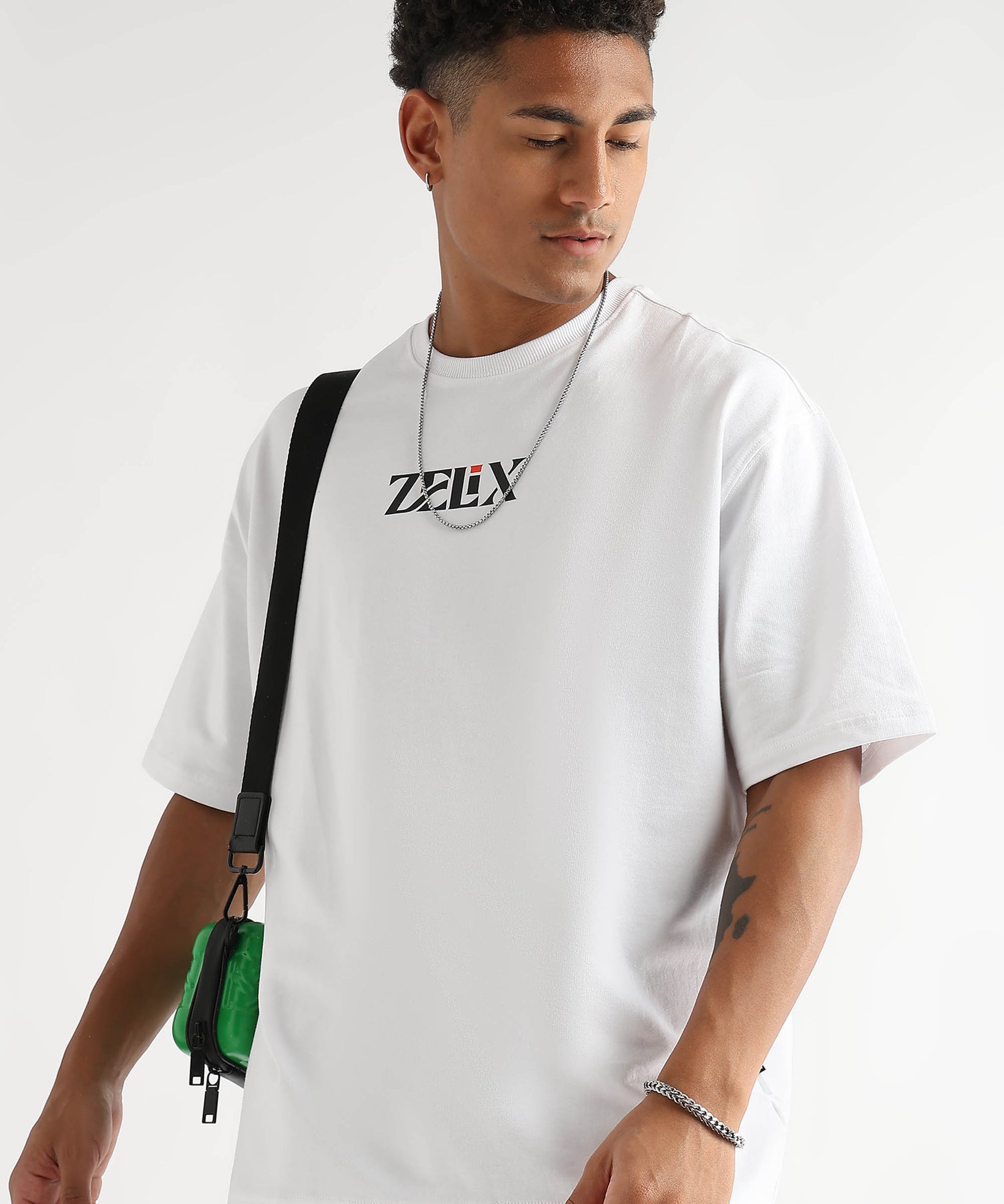 White oversized Cash & Class casual streetwear tee