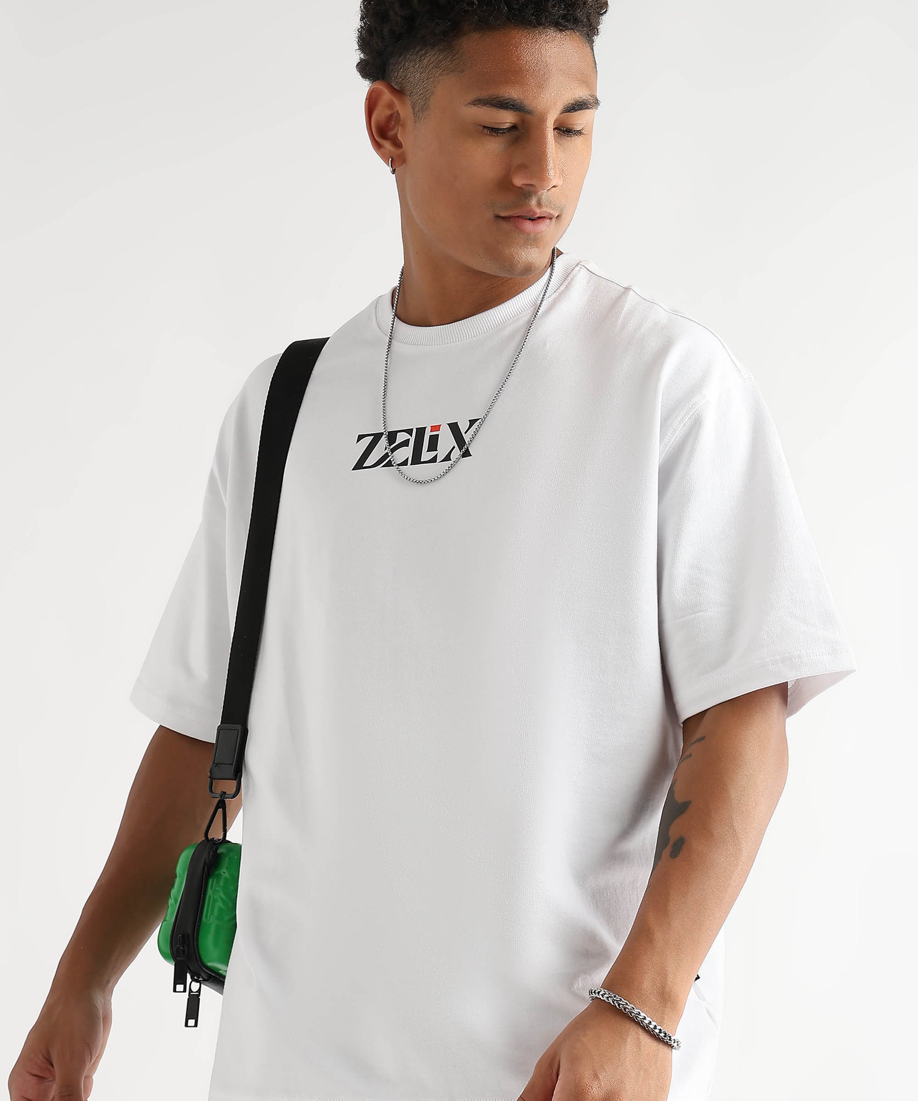 White oversized Cash & Class casual streetwear tee
