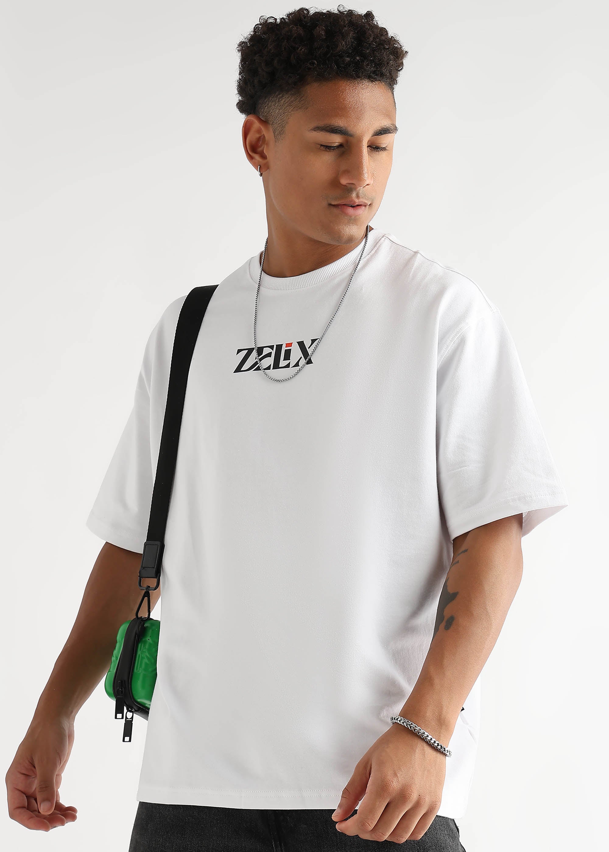 White oversized Cash & Class casual streetwear tee