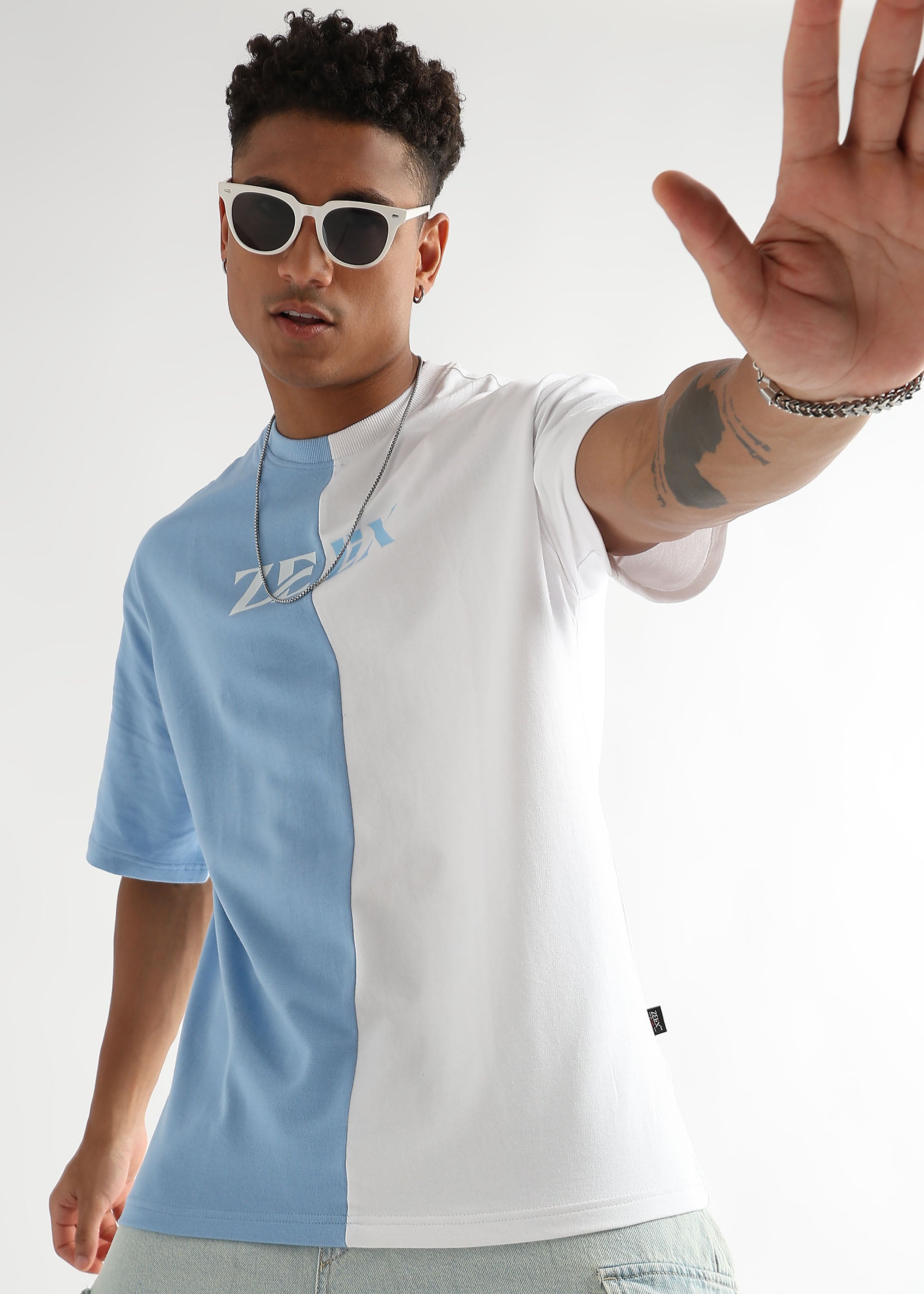 Oversized casual tee with sky blue-white design