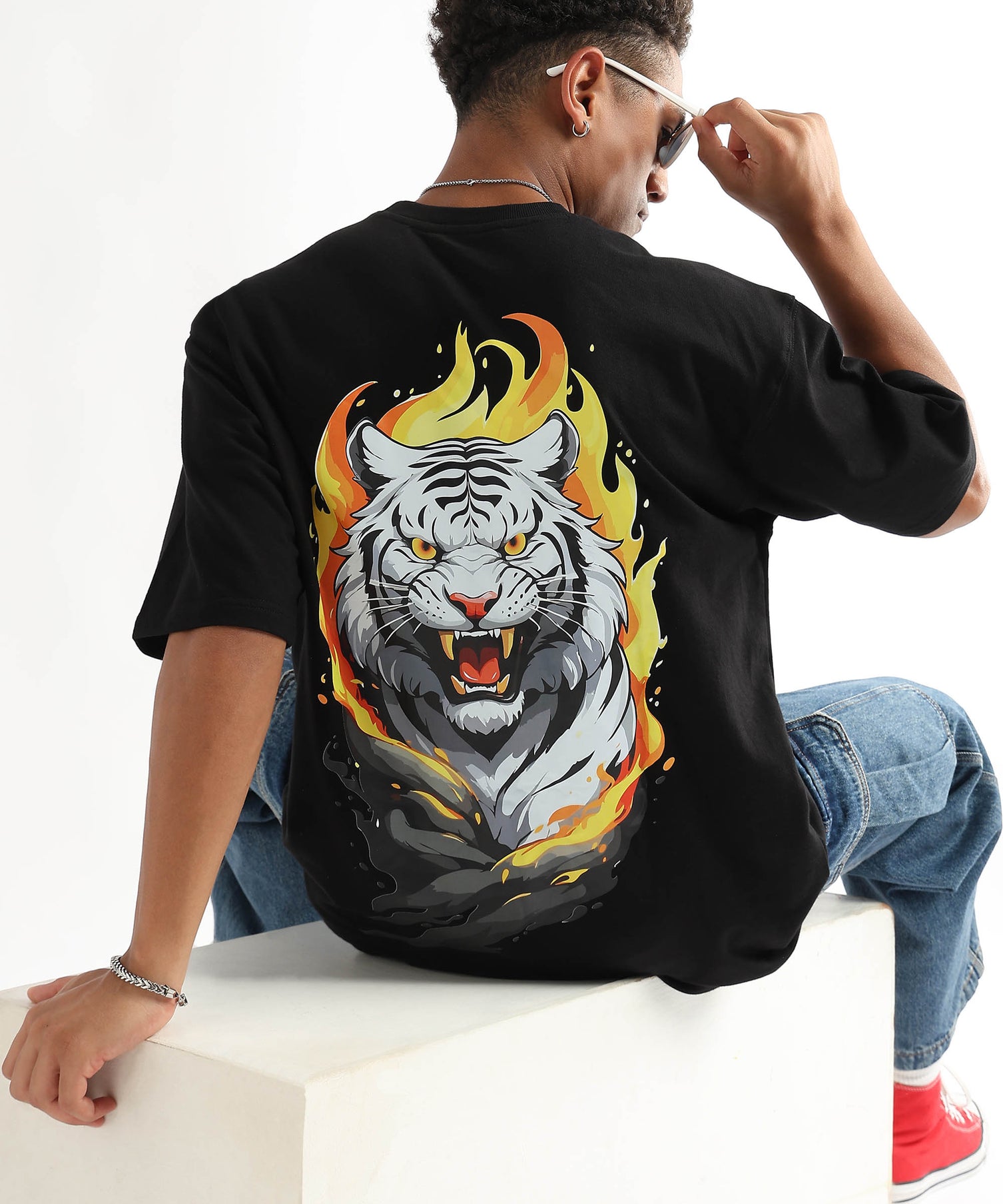 Unisex streetwear oversized black graphic tee