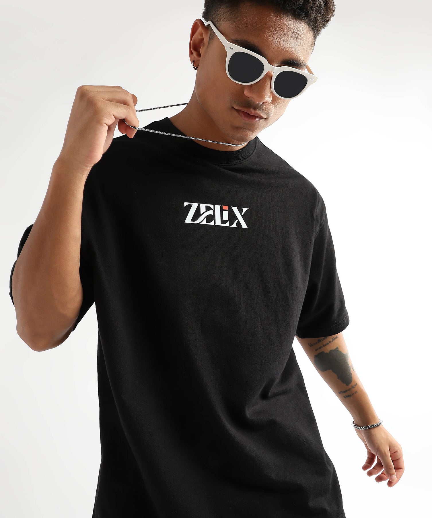Breathable cotton oversized t-shirt black with white print