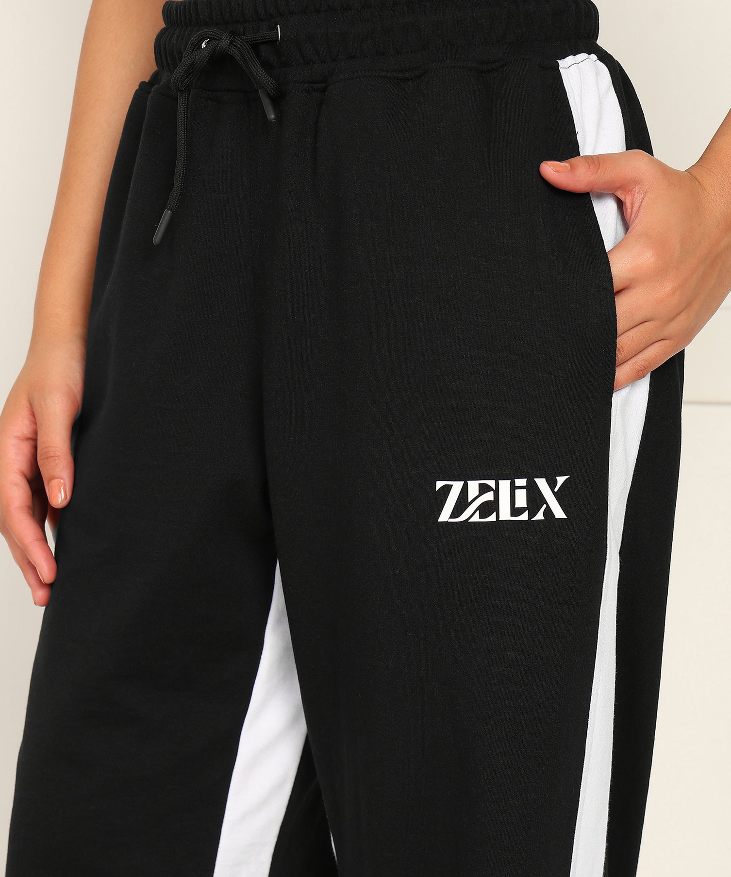 Women Static Baggy Jogger Black White