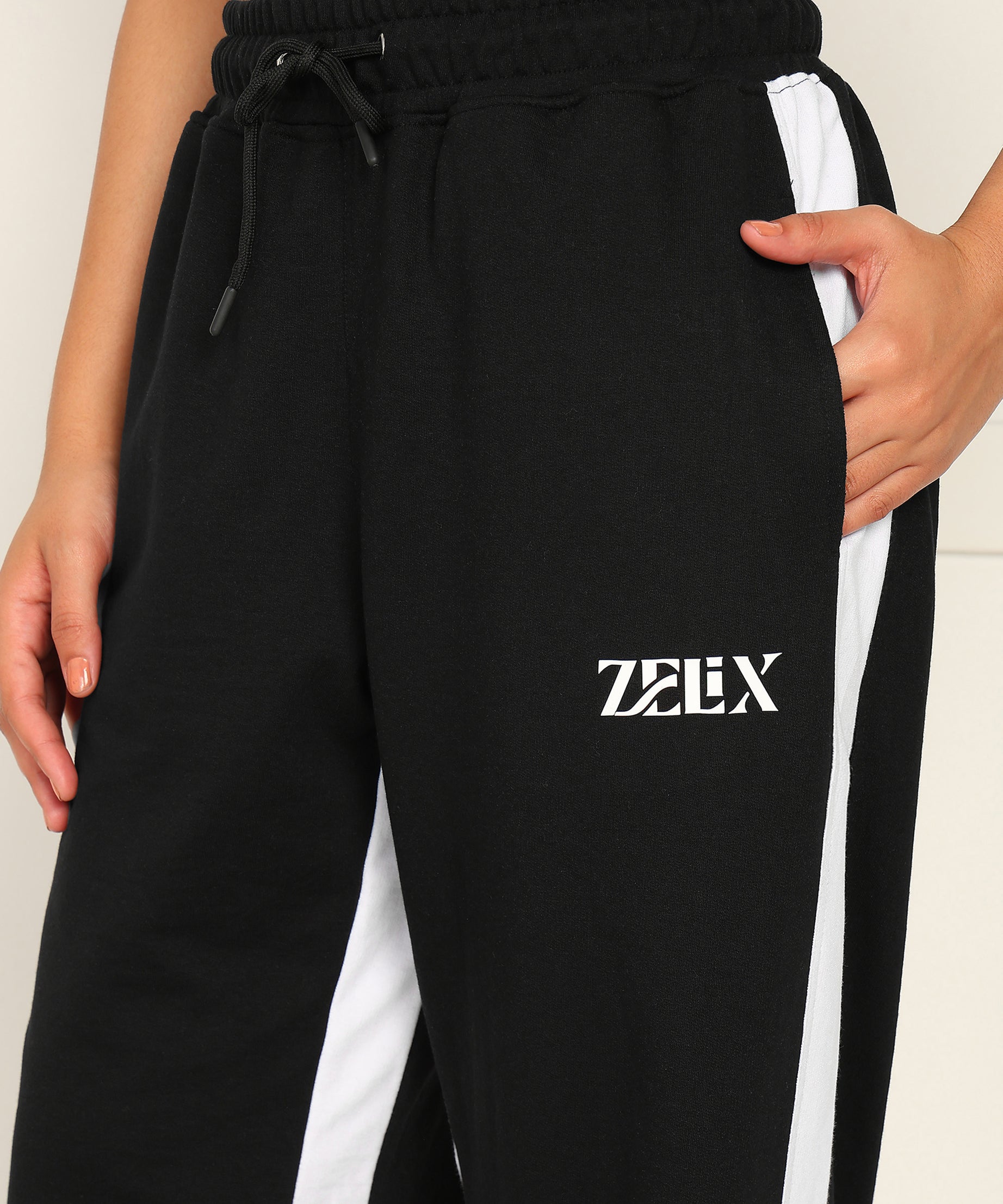 WOMEN STATIC BAGGY JOGGERS BLACK - WHITE